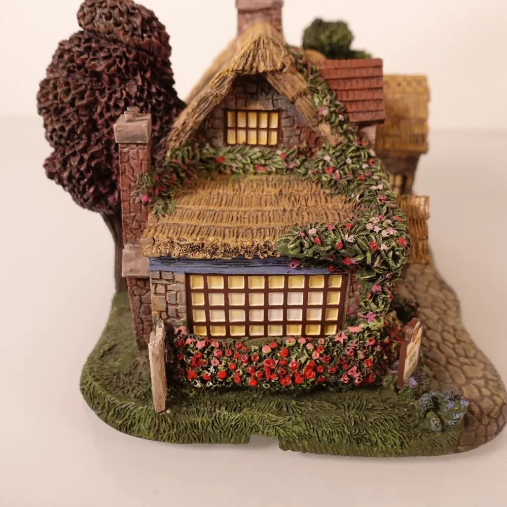 Hawthorne Village Thomas Kinkade Lamplight Tea Room 79985 with Lights and Figure